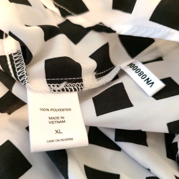 NWOT NEW YORK & COMPANY SLEEVELESS TUNIC - Picture 8 of 8